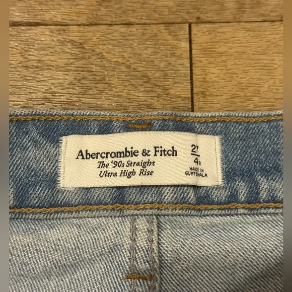 Abercrombie & Finch 90s Straight Ultra High Rise Distressed Jeans Size 27/4 R - Picture 3 of 5